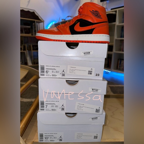 Air Jordan 1 Mid SE Shoes Rush Orange Crimson Bliss new in box